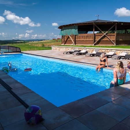 Ranch Jestrebice Hotel Hermanicky Екстериор снимка