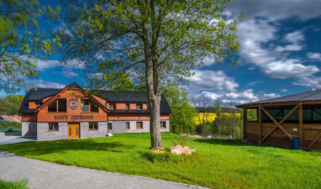 Ranch Jestrebice Hotel Hermanicky Екстериор снимка