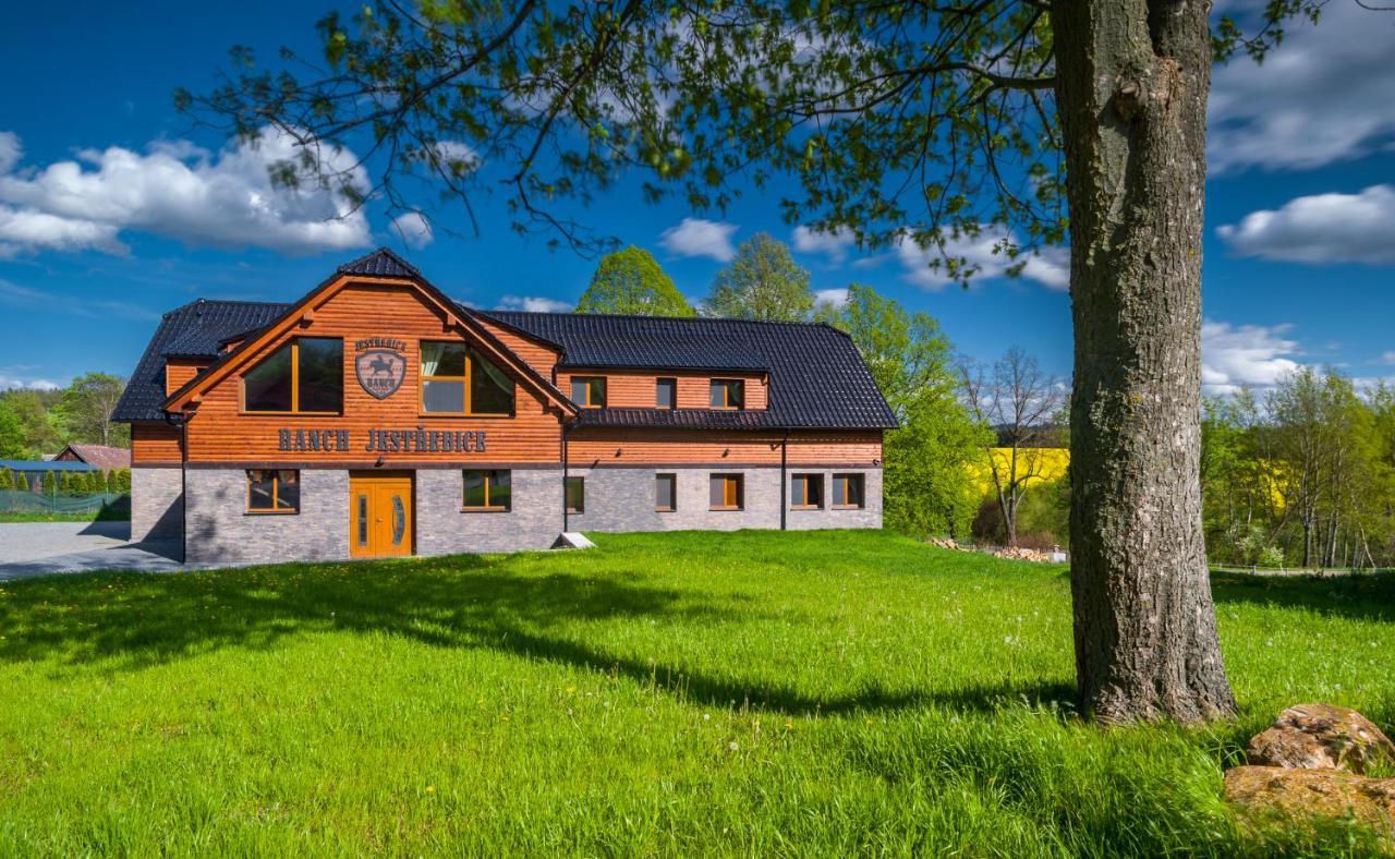 Ranch Jestrebice Hotel Hermanicky Екстериор снимка