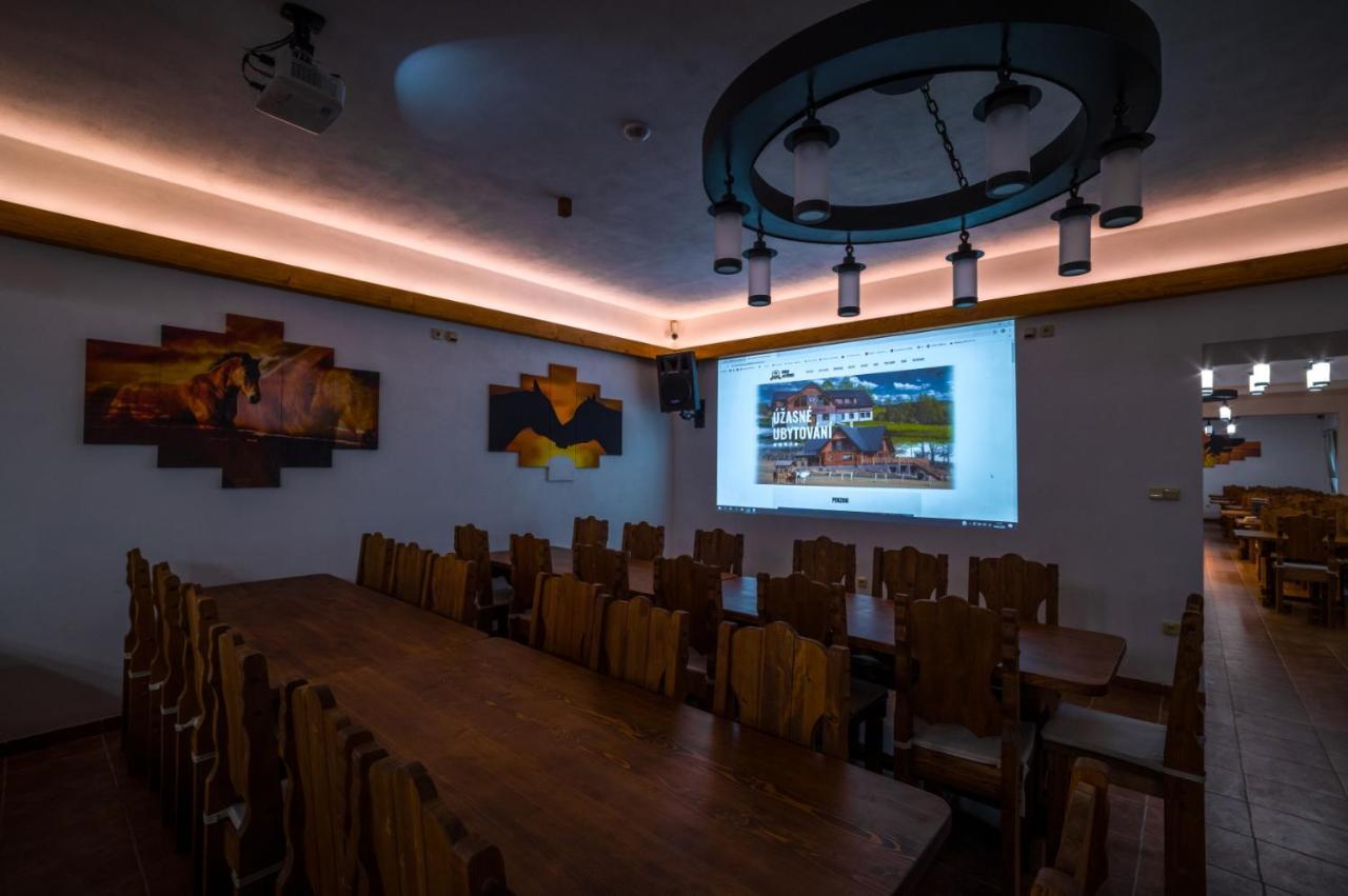 Ranch Jestrebice Hotel Hermanicky Екстериор снимка