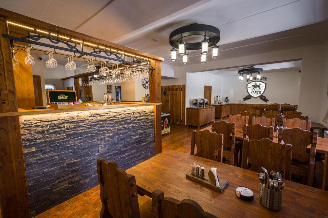 Ranch Jestrebice Hotel Hermanicky Екстериор снимка