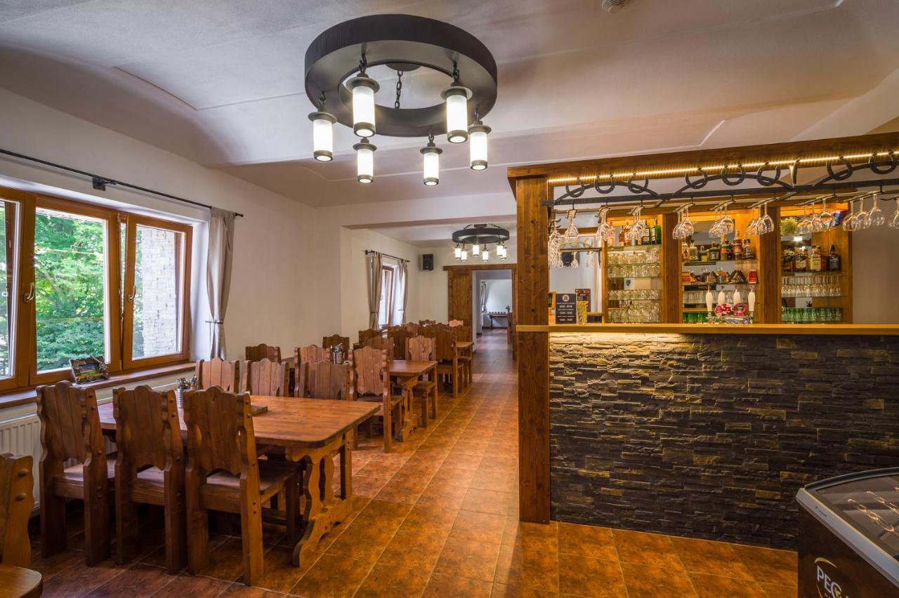 Ranch Jestrebice Hotel Hermanicky Екстериор снимка