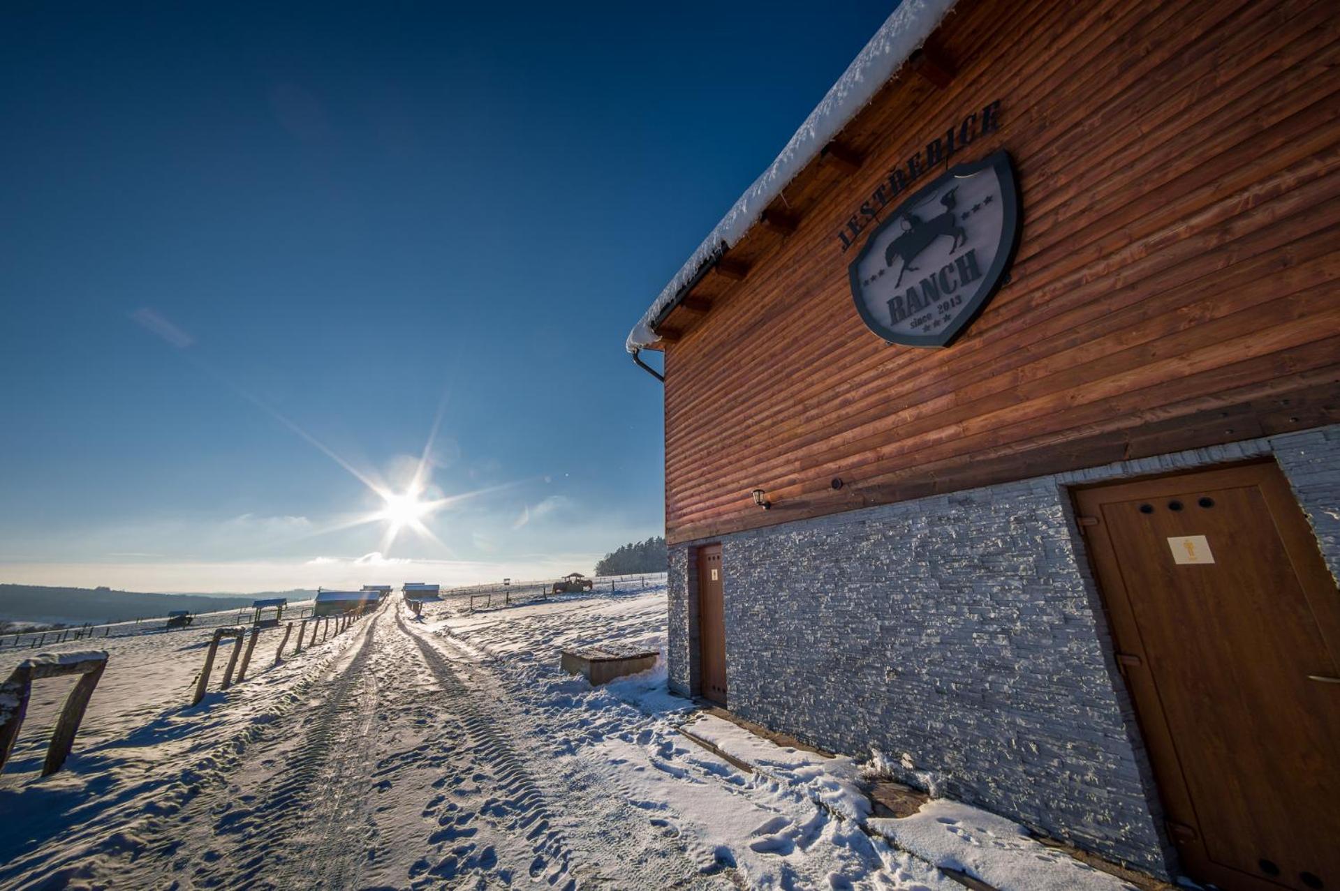 Ranch Jestrebice Hotel Hermanicky Екстериор снимка